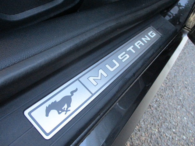 Ford mustang 5.0 gt cabriolet phase 2 échappement inox visible et disponible sur notre parc 49900 €