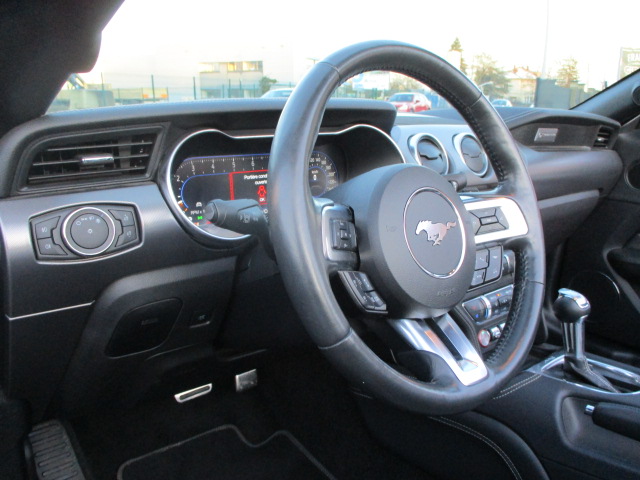 Ford mustang 5.0 gt cabriolet phase 2 échappement inox visible et disponible sur notre parc 49900 €